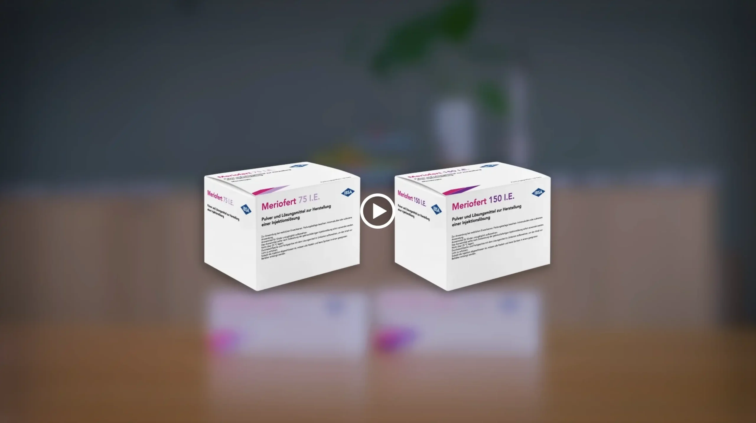Zwei Packungen des Arzneimittels Meriofert zur Herstellung einer Injektionslösung